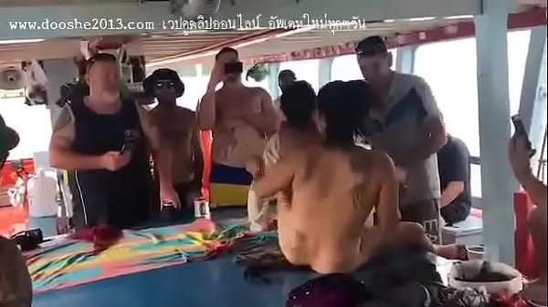 หลุดที่เป็นข่าว PATTAYA ฝรั่งพาสาวไทย ล่องเรือเล่นเซ็กกลางวันแสกๆ กำลังดังในโซเชี่ยล