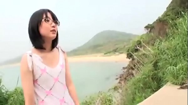 หนังโป๊ญี่ปุ่นสาวแว่นโดนแฟนพามาเย็ดน้องสถานที่ขาวสวยตัวเล็กโดนจับเย็ดที่ภูเขา